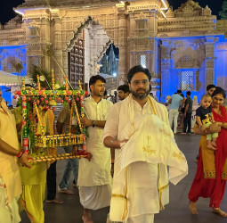 काशी विश्वनाथ धाम में पहली बार जन्माष्टमी: बाबा संग विराजे लड्डू गोपाल, बीएचयू परिसर में भी सजी विभिन्न झांकियां; देख तस्वीर।