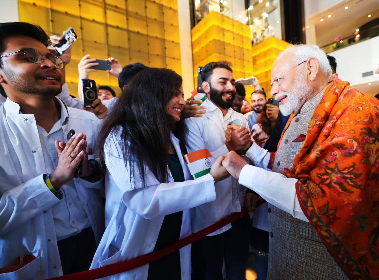 युद्ध के बीच यूक्रेन पहुंचे मोदी, 'भारत माता की जय' के साथ जोरदार स्वागत, राष्ट्रपति ज़ेलेंस्की से करेंगे मुलाकात।