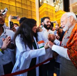 युद्ध के बीच यूक्रेन पहुंचे मोदी, 'भारत माता की जय' के साथ जोरदार स्वागत, राष्ट्रपति ज़ेलेंस्की से करेंगे मुलाकात।