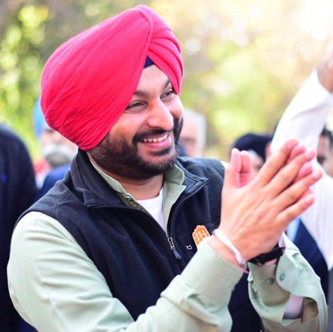 राज्यसभा उपचुनाव के लिए केंद्रीय मंत्री रवनीत सिंह बिट्टू ने दाखिल किया नामांकन, जानें सियासी समीकरण।