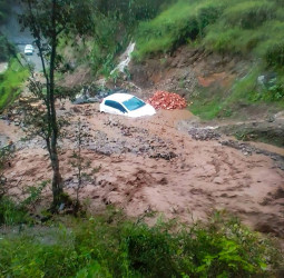 हिमाचल प्रदेश के डमराली में फटा बादल, कई इलाकों में आई बाढ़, अबतक 32 लोगों की मौत; 20 से ज्यादा लापता।
