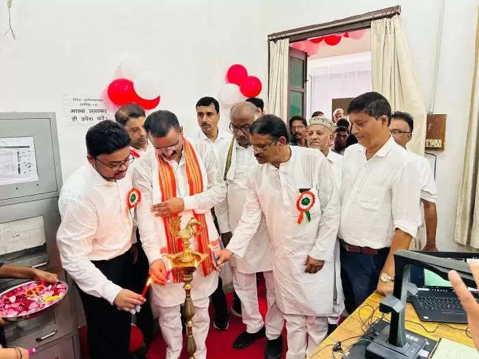 वाराणसी में अब डिजिटल होंगे नगर निगम के 60 साल पुराने जन्म-मृत्यु के अभिलेख और रजिस्टर, मेयर ने किया शुभारंभ; पढ़े डिटेल...