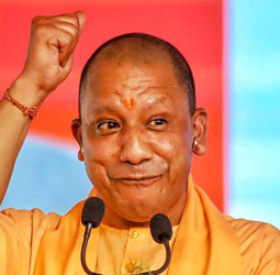 अटल बिहारी वाजपेयी की पुण्यतिथि आज, सीएम योगी ने दी श्रद्धांजिल, बोले- अटल जी ने रखी थी आधुनिक भारत की नींव।