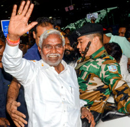 चंपाई सोरेन का झारखंड मुक्ति मोर्चा से इस्तीफा, बोले- आदिवासियों की पहचान बचाने के लिए BJP में जा रहा।