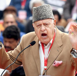 जम्मू-कश्मीर में मिलकर चुनाव लड़ेगी कांग्रेस और नेशनल कांफ्रेंस, फारूक अब्दुल्ला ने गठबंधन का किया ऐलान।