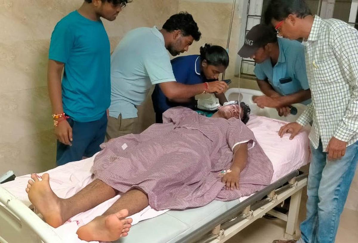 लंच कर रहे थे 300 कर्मचारी तभी... आंध्र प्रदेश के फार्मा प्लांट में तेज धमाके के बाद लगी भीषण आग, 18 की मौत, 30 से ज्यादा घायल।