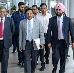 जम्मू-कश्मीर में धारा 370 हटने के बाद पहली बार होंगे विधानसभा चुनाव, निर्वाचन आयोग आज दोपहर तीन बजे करेगा तारीखों का ऐलान।