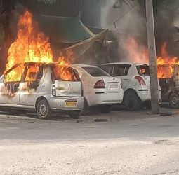 छात्र पर चाकू से हमले के बाद उदयपुर में सांप्रदायिक तनाव, कई वाहनों को फूंका; इंटरनेट सेवा बंद।