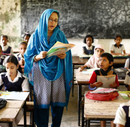 बांग्लादेश में एक महीने बंद रहने के बाद खोले गए स्कूल और कॉलेज, जानें विरोध के बाद कैसे हैं हालात?