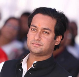 कांग्रेस विधायक जयवर्धन सिंह के सरकारी आवास में हुई चोरी, 12,000 रुपये से अधिक नकदी उड़ा ले गए चोर।