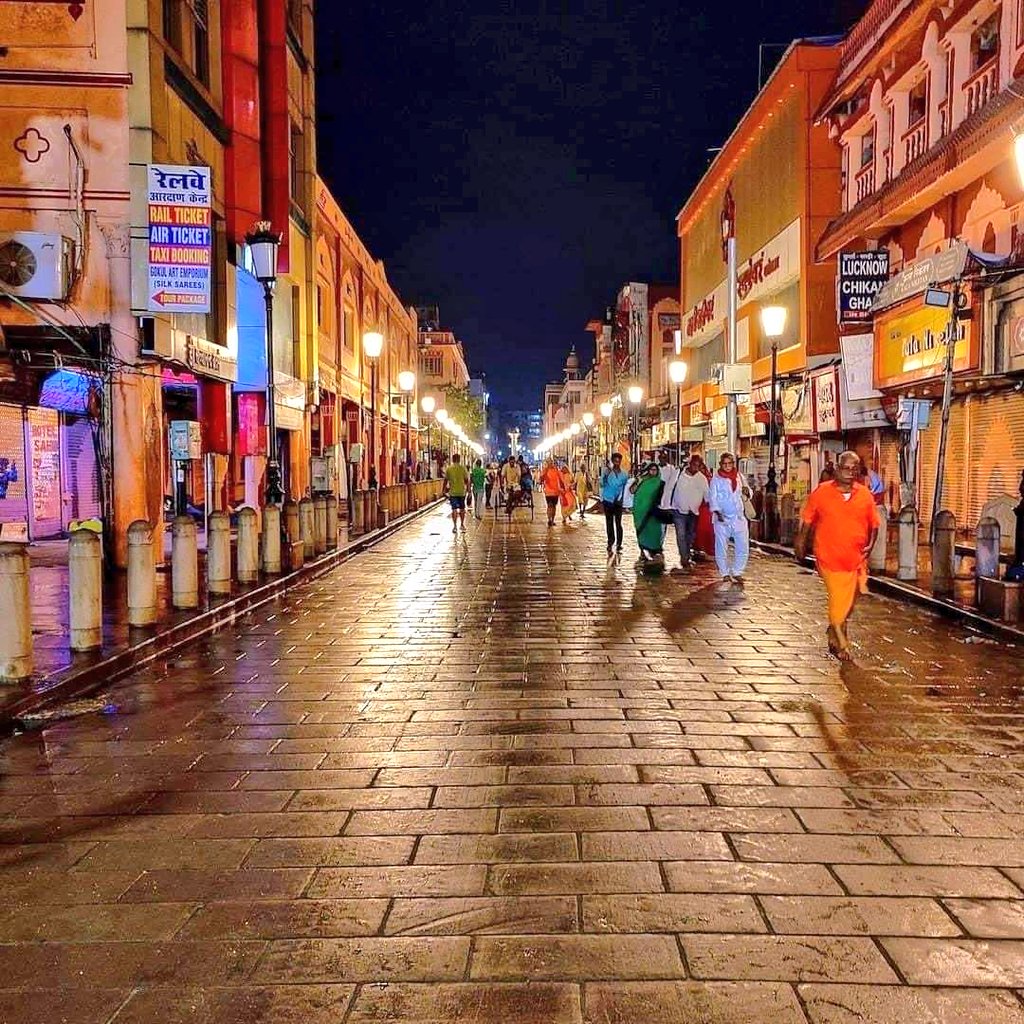 गोदौलिया से दशाश्वमेध तक फेरी-पटरी वालों पर लगी रोक, बनेगा नो-वेंडिंग ज़ोन – नगर निगम का बड़ा फैसला!