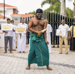 Anna University यौन उत्पीड़न मामला: BJP नेता अन्नामलाई ने खुद पर बरसाए कोड़े, द्रमुक पर लगाए गंभीर आरोप।