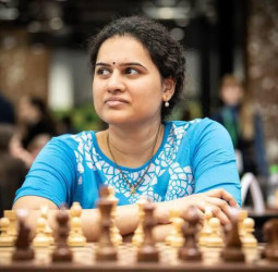 कोनेरु हम्पी ने दूसरी बार जीता विश्व रैपिड शतरंज चैंपियनशिप, देश का नाम किया रोशन; PM ने दी शुभकामनाएं।