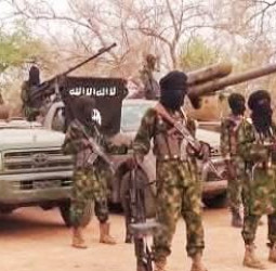 नाइजीरिया की वायुसेना की बड़ी गलती! चरमपंथियों के बजाय ग्रामीणों की बस्ती पर गिरा बम, 10 की मौत।