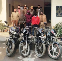 Varanasi : लंका पुलिस का बड़ा खुलासा: वाहन चोर गिरोह का भंडाफोड़, 3 गिरफ्तार, 4 चोरी की मोटरसाइकिलें बरामद।