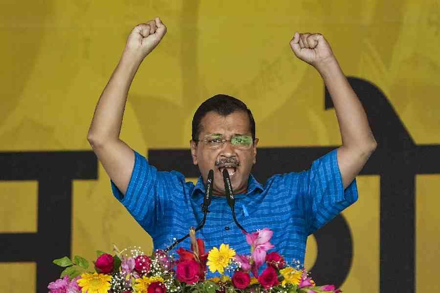 केजरीवाल की बड़ी सौगात: दिल्ली में अब महिलाओं को मिलेंगे हर महीने ₹1000 रुपये... जानें योजना की 4 जरूरी शर्तें!