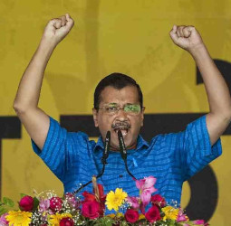 केजरीवाल की बड़ी सौगात: दिल्ली में अब महिलाओं को मिलेंगे हर महीने ₹1000 रुपये... जानें योजना की 4 जरूरी शर्तें!