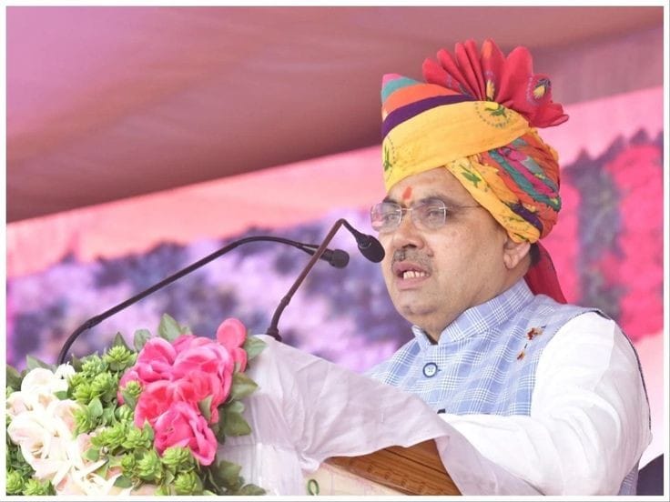 राहुल गांधी तो क्या उनके पापा भी अब कश्मीर में धारा 370 नहीं हटा सकते: उपचुनाव में सीएम भजनलाल शर्मा की दहाड़।