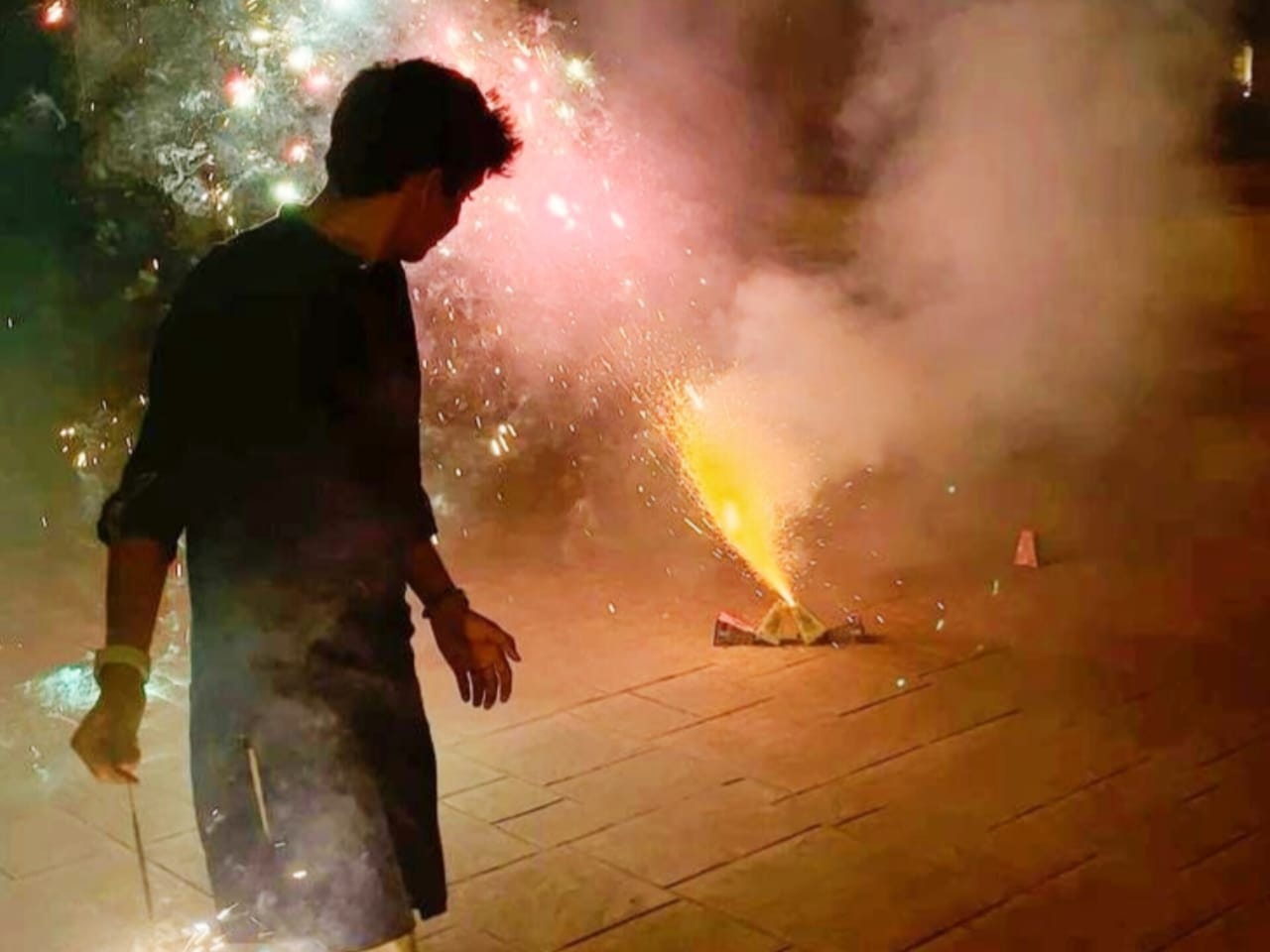 गुरुग्राम में दिवाली की रात आग लगने की 57 घटनाएं आईं सामने, आठ लोग झुलसे।