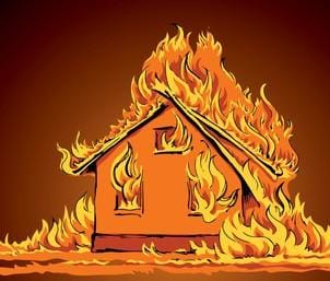 उल्टाडांगा की झुग्गी बस्ती में भीषण आग, छह झोपड़ियां जलकर राख, कोई घायल नहीं।