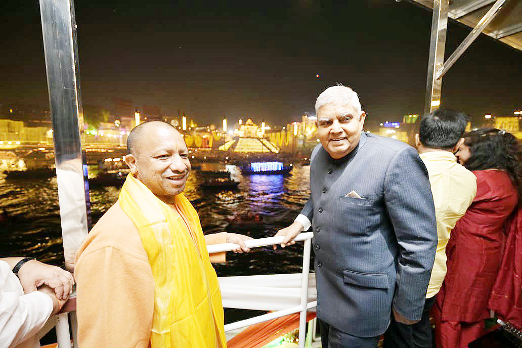 देव दीपावली पर जगमगाई काशी, 25 लाख दीयों से रोशन घाट, सीएम योगी भी मौजूद; देख तस्वीरे!