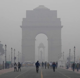 सावधान! दिल्ली में कंपकंपाती ठंड से पहले बढ़ा प्रदूषण का कहर, AQI 600 के पार; पढ़े डिटेल!