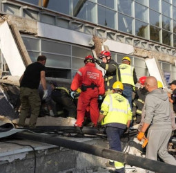 सर्बिया में रेलवे स्टेशन पर भीषण हादसा, छत गिरने से 11 लोगों की मौत, कई घायल।