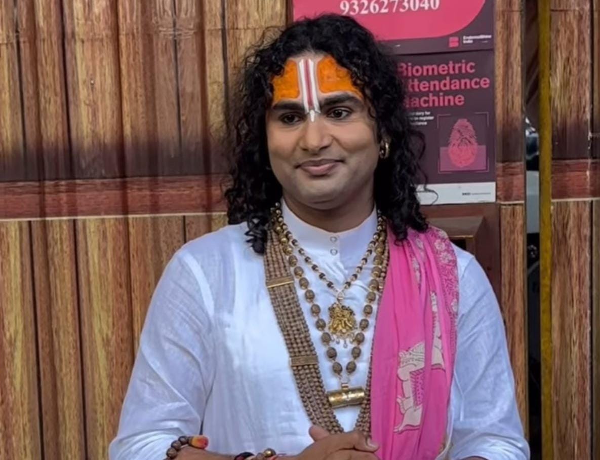 बिग बॉस 18 के प्रीमियर में पहुंचे बिस्कुट वाले बाबा अनिरुद्धाचार्य, जानिए कौन-कौन से कंटेस्टेंट्स इस सीजन में होंगे शामिल.?