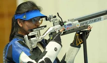 ISSF विश्व कप फाइनल में सोनम मस्कर का कमाल, 10 मीटर एयर राइफल में जीता रजत पदक।