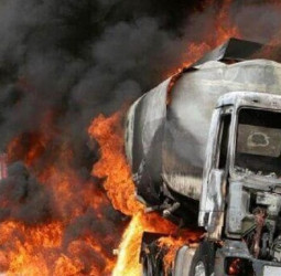 नाइजीरिया में फ्यूल टैंकर पलटने से भीषण विस्फोट, 147 लोगों की दर्दनाक मौत!