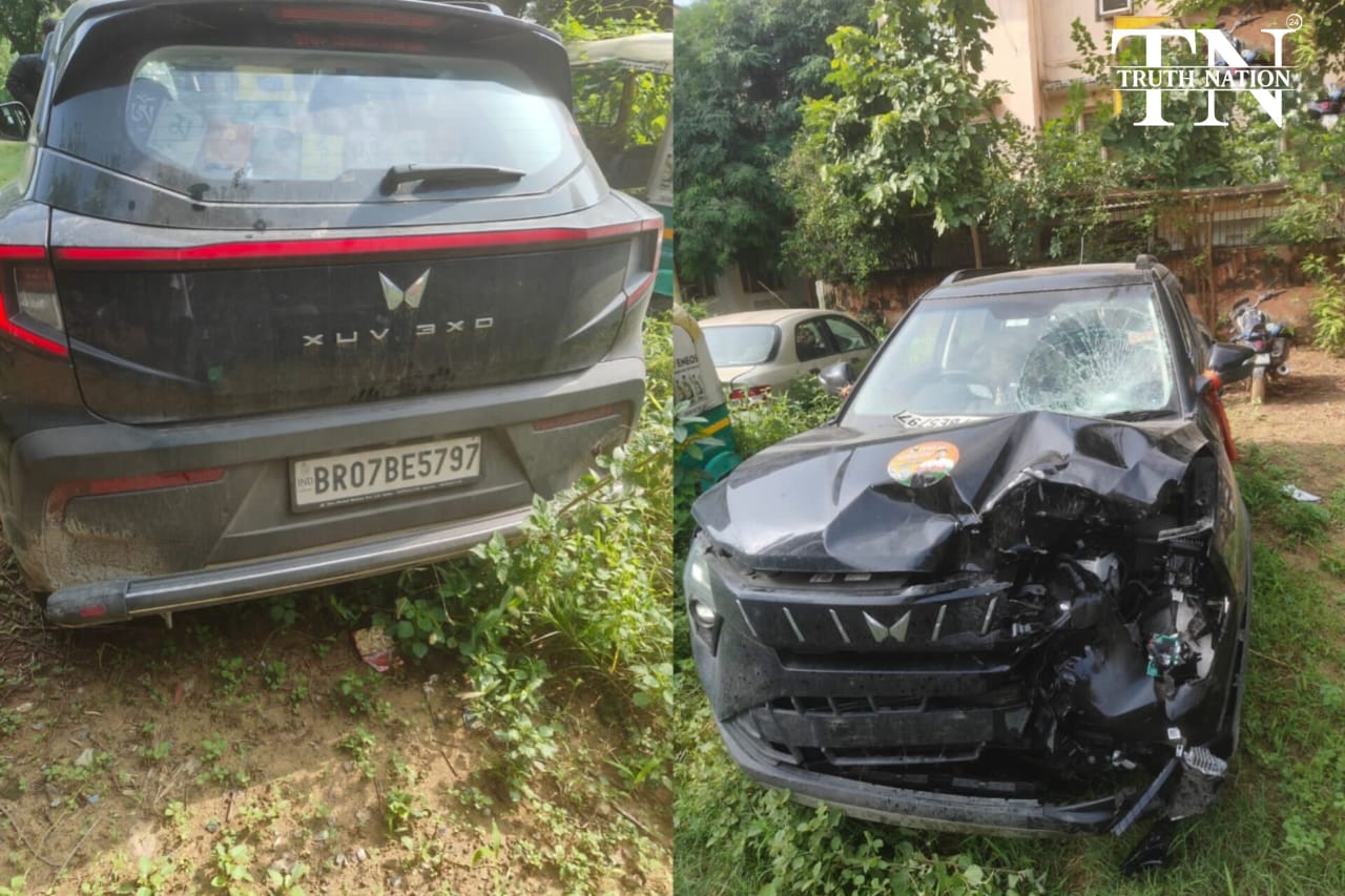 दिल्ली : तेज रफ्तार कार के रेलिंग से टकराने की दुर्घटना में छात्र की मौत, 5 अन्य लोग घायल।