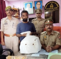 वाराणसी : जैतपुर पुलिस के हत्थे चढ़ा शातिर चोर, चोरी की वेल्डिंग और ग्राइंडर मशीन समेत कीमती सामान बरामद।