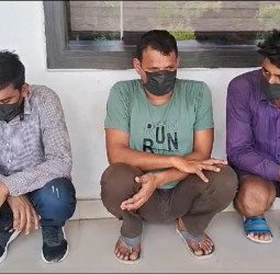 UP Crime : शख्स को रेप के मामले में फंसाया, धमकी देकर वसूला पैसा; अब हनीट्रैप का मास्टरमाइंड रिटायर्ड फौजी समेत 6 गिरफ्तार।