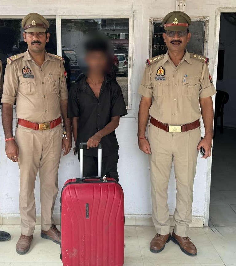 वाराणसी : रोहनिया में 17.60 किलो गांजा के साथ एक गिरफ्तार, ज्यादा पैसे कमाने की लालच में छोटे-छोटे पैकेट्स में बेचने का था इरादा।