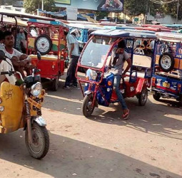 काशी जोन में कलर क्यूआर कोड के हिसाब से चलेंगे ई-रिक्शा, 10 सिंतबर से लागू होगी नई व्यवस्था; देख रूट नंबर।