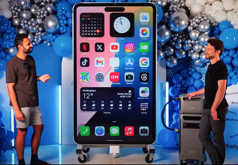 विश्व रिकॉर्ड : देखें दुनिया का सबसे बड़ा iPhone 15 Pro Max, जो एक मिनी थिएटर जैसा है, जानें इसकी खासियत!