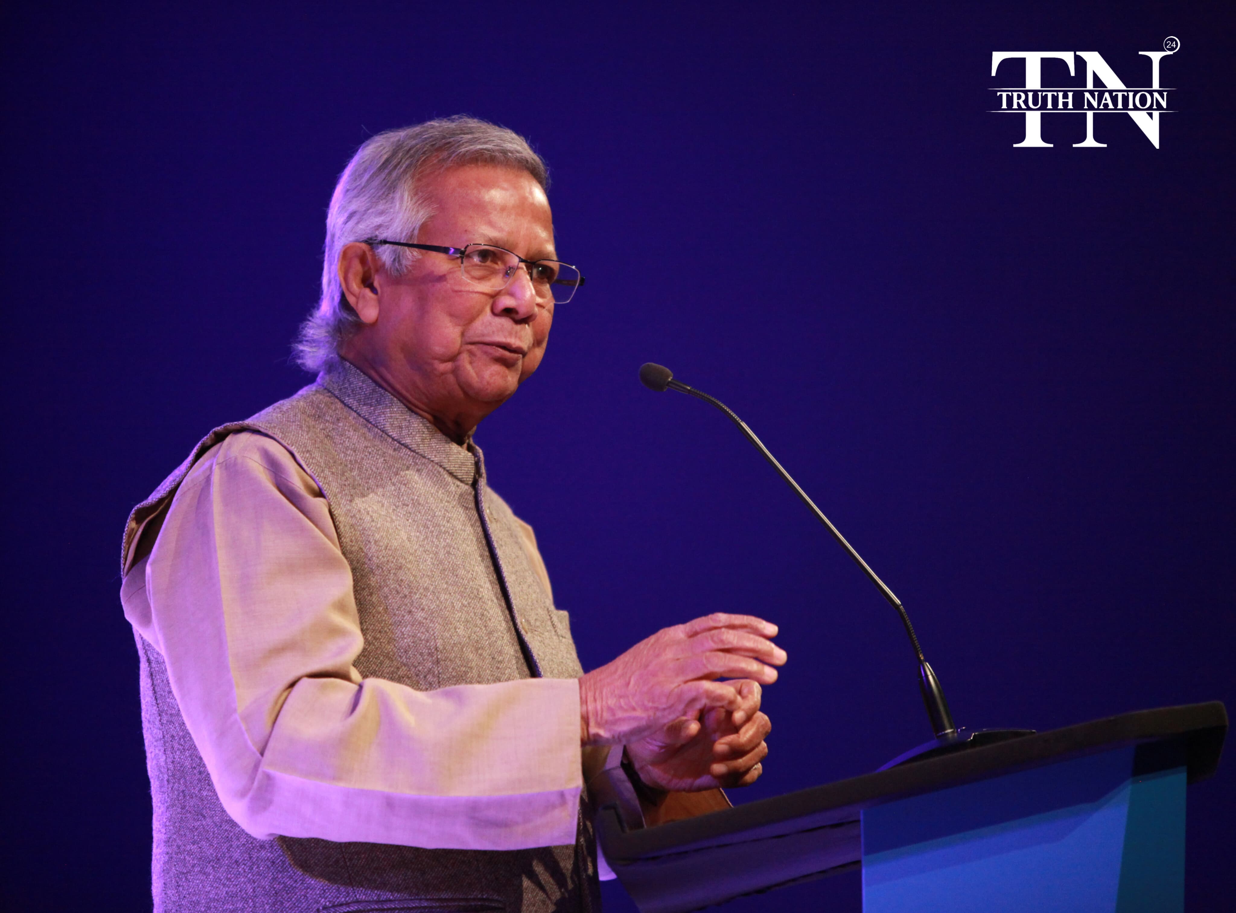 यूनुस सरकार का विवादित फरमान: अज़ान से 5 मिनट पहले बंद करें दुर्गा पूजा का म्यूजिक, वरना...