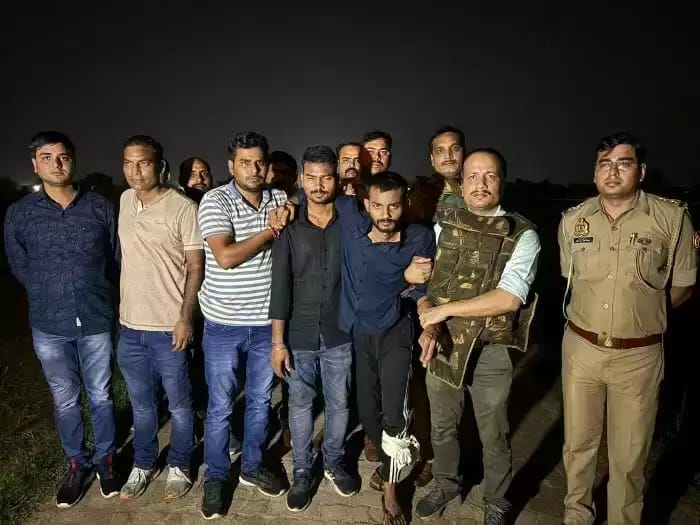 वाराणसी : आधी रात को पुलिस के साथ मुठभेड़ में एक बदमाश गिरफ्तार, पैर में लगी गोली, साथी फरार।