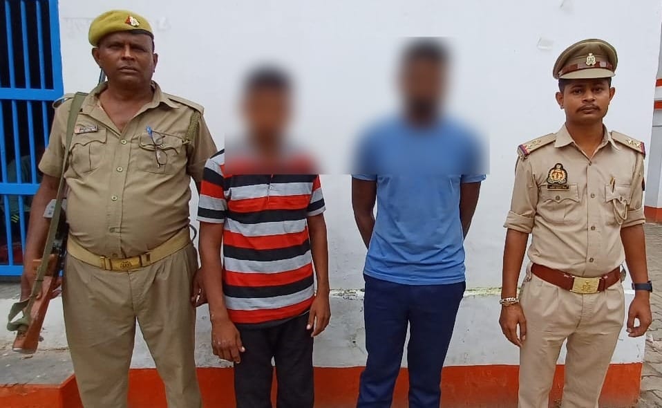 वाराणसी में शिवपुर पुलिस ने शातिर वाहन चोर को दबोचा, चोरी की कार और लॉक तोड़ने का औजार बरामद।