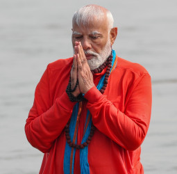 भक्ति की भावना से भर गया...,संगम में पवित्र स्नान के बाद PM Modi ने किया ट्वीट।