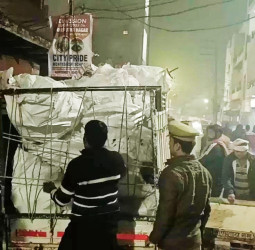 वाराणसी पुलिस का बड़ा एक्शन: डेढ़ करोड़ का 150 कुंतल चाइनीज मांझा बरामद, 4 गिरफ्तार!