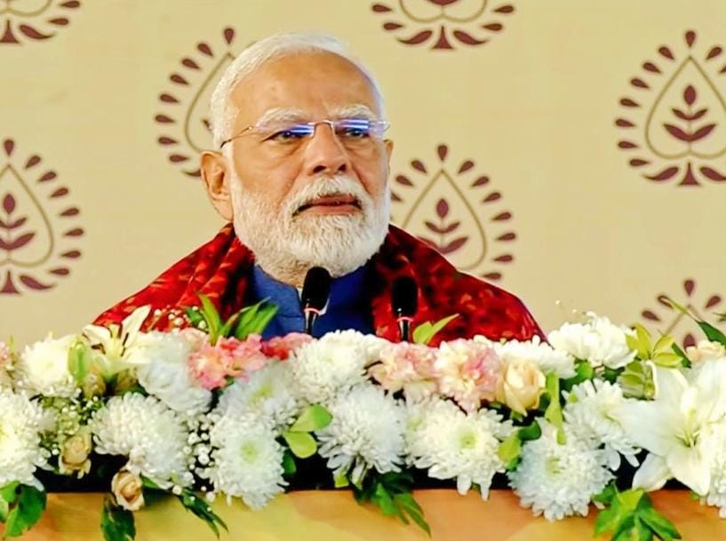 दिल्ली में PM मोदी का बड़ा ऐलान: झुग्गीवासियों को मिला पक्का घर, 'AAP' पर तीखा हमला!