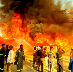 महाकुंभ मेला क्षेत्र में लगी भीषण आग, कई टेंट जलकर हुए खाक; CM योगी पहुंचे; देखें तस्वीरें।