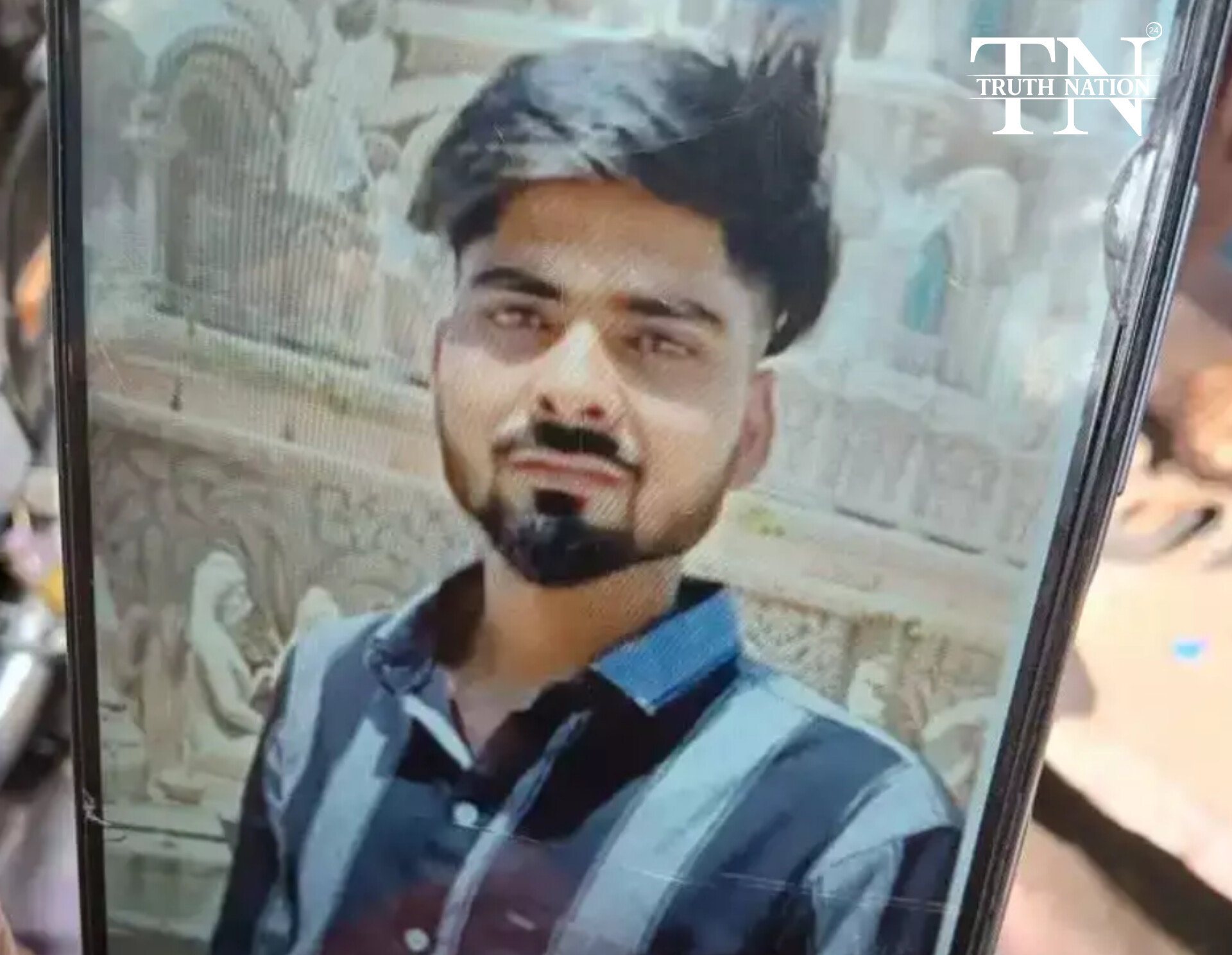 वाराणसी में होली के दिन युवक की हत्या: DAV कॉलेज के पास सीने पर सटाकर मारी गोली; जांच जारी।