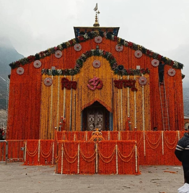 Darshan in Kedarnath : केदारनाथ यात्रा 2026: दर्शन मुफ्त, लेकिन हेलिकॉप्टर और पूजा शुल्क हुआ महंगा॥